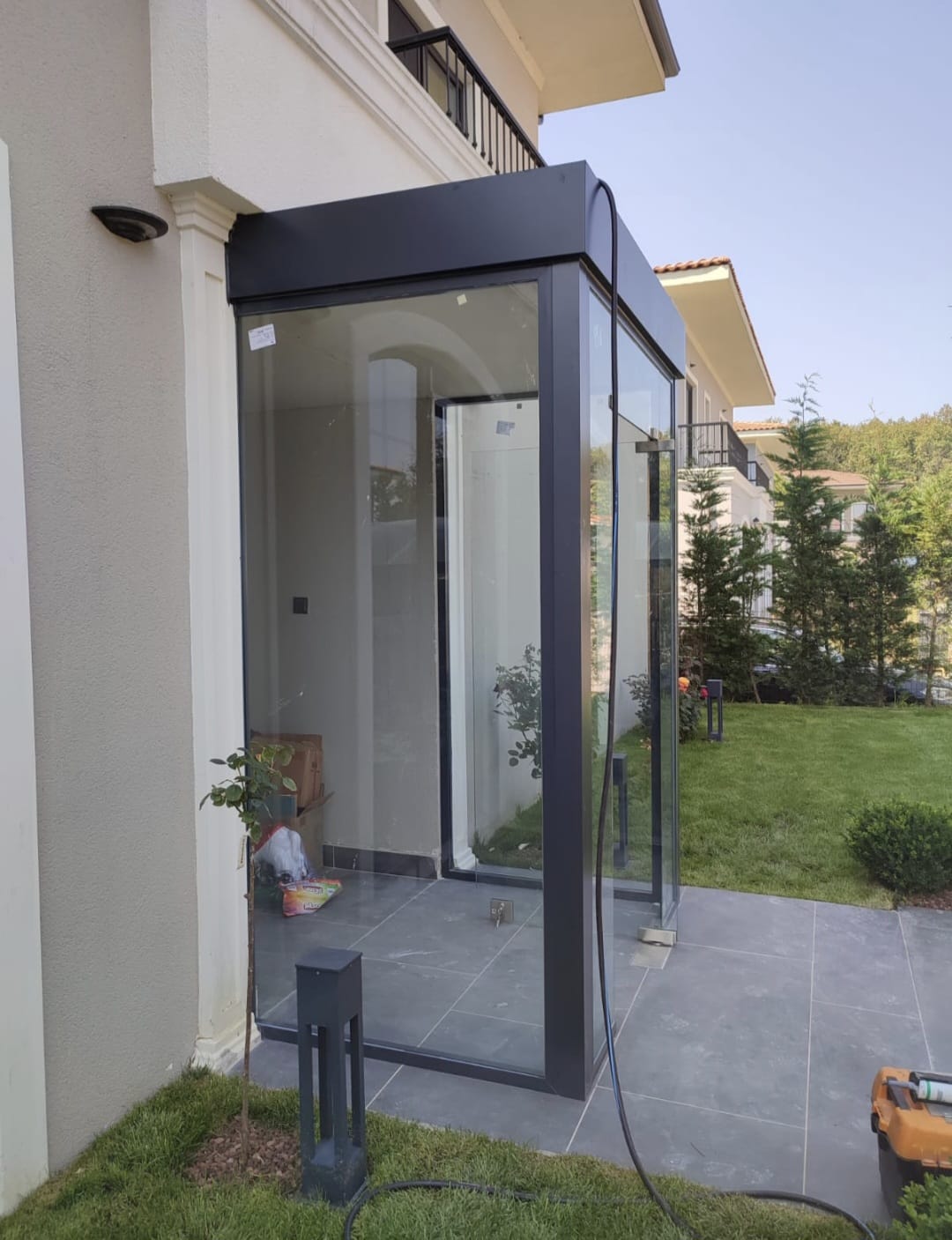 VİLLA GİRİŞİ RÜZGARLIK